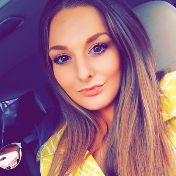 Meet your Posher, Leah - Picture 4 of 6